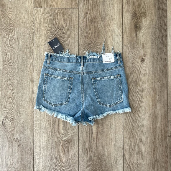 *** Distressed Jean Shorts - Picture 3 of 3